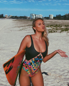 Элли-Джин Коффи,Ellie-Jean Coffey